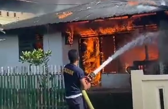 Diduga Kosleting, 1 Rumah Di Ternate Hangus Dilahap Sijago Merah